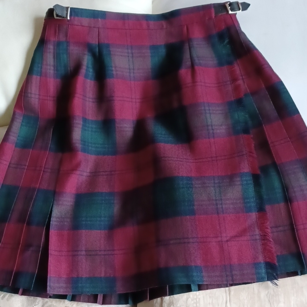House of Ireland Irish Red & Green tartan kilt skirt, 100% wool